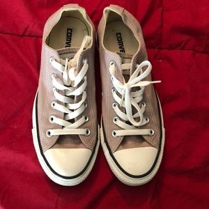 Women’s size 8 men’s size 6